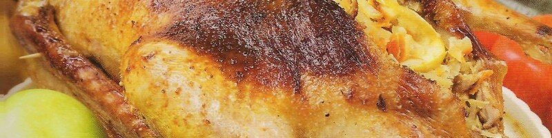 Гусь запеченный в духовке с яблоками